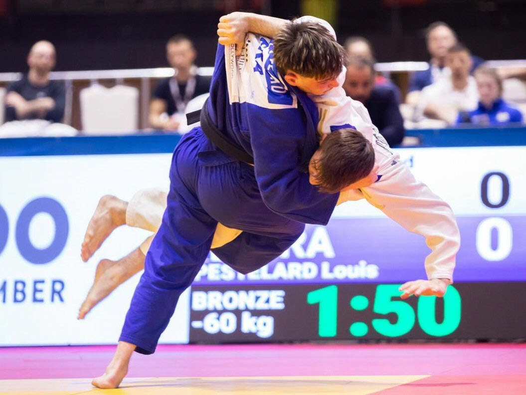 Entraînement de judo en dojo